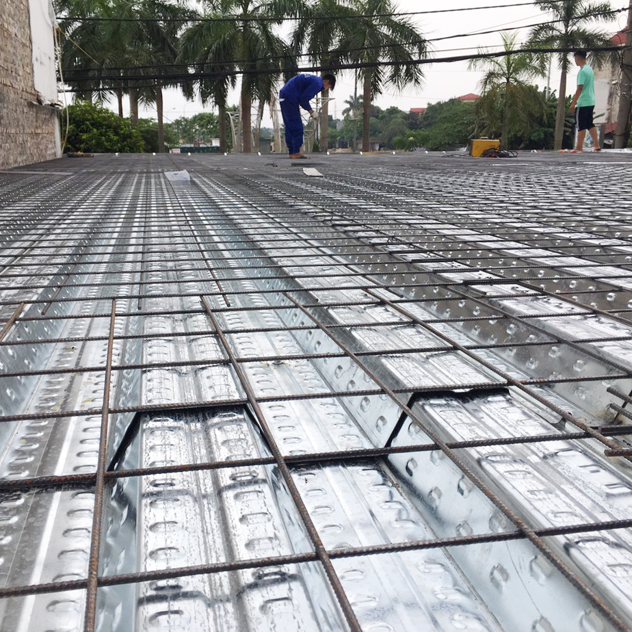 Decking floor